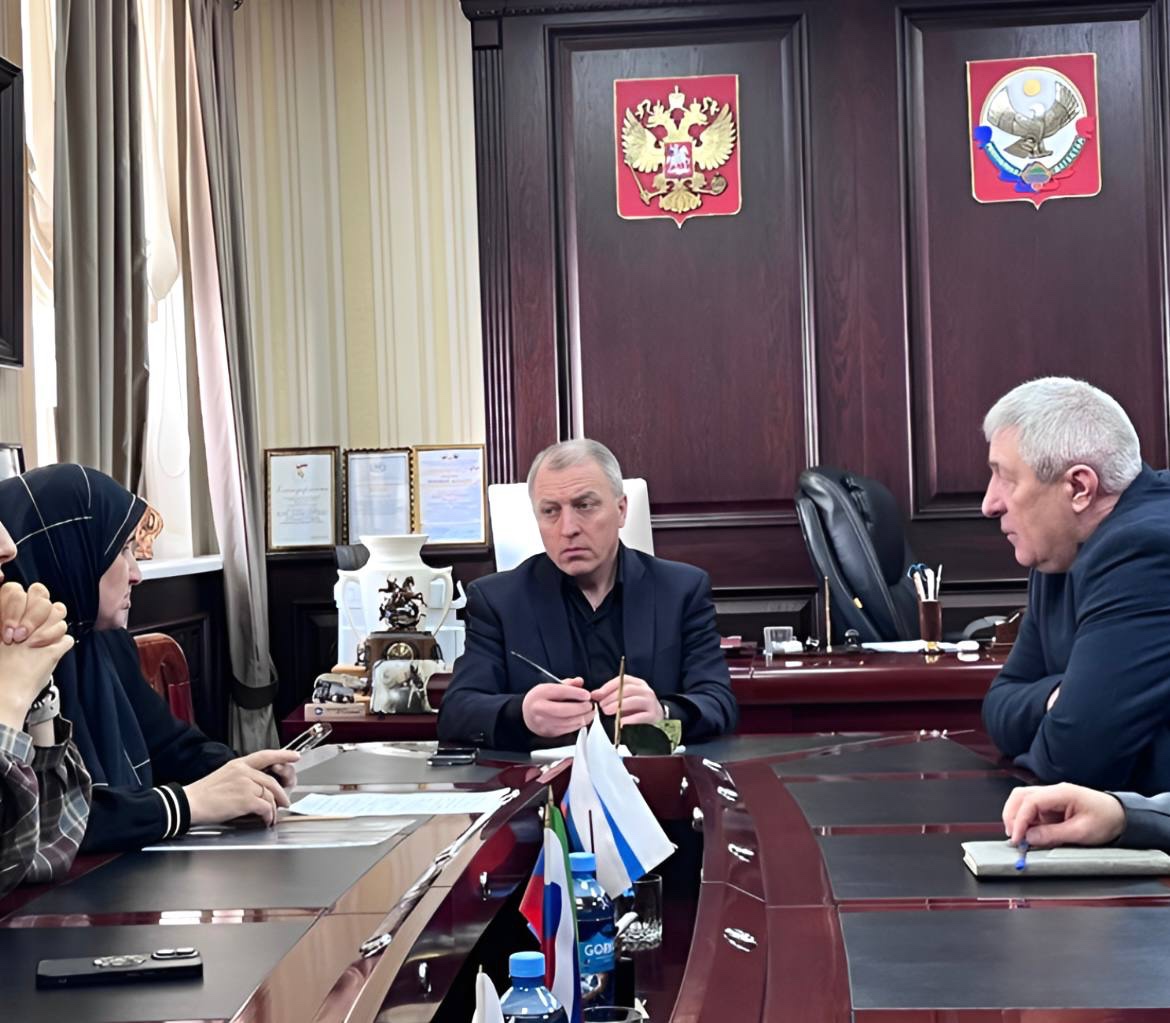 В здании администрации МО "Агульский район" состоялось рабочее совещание, посвящённое вопросам охраны здоровья населения.