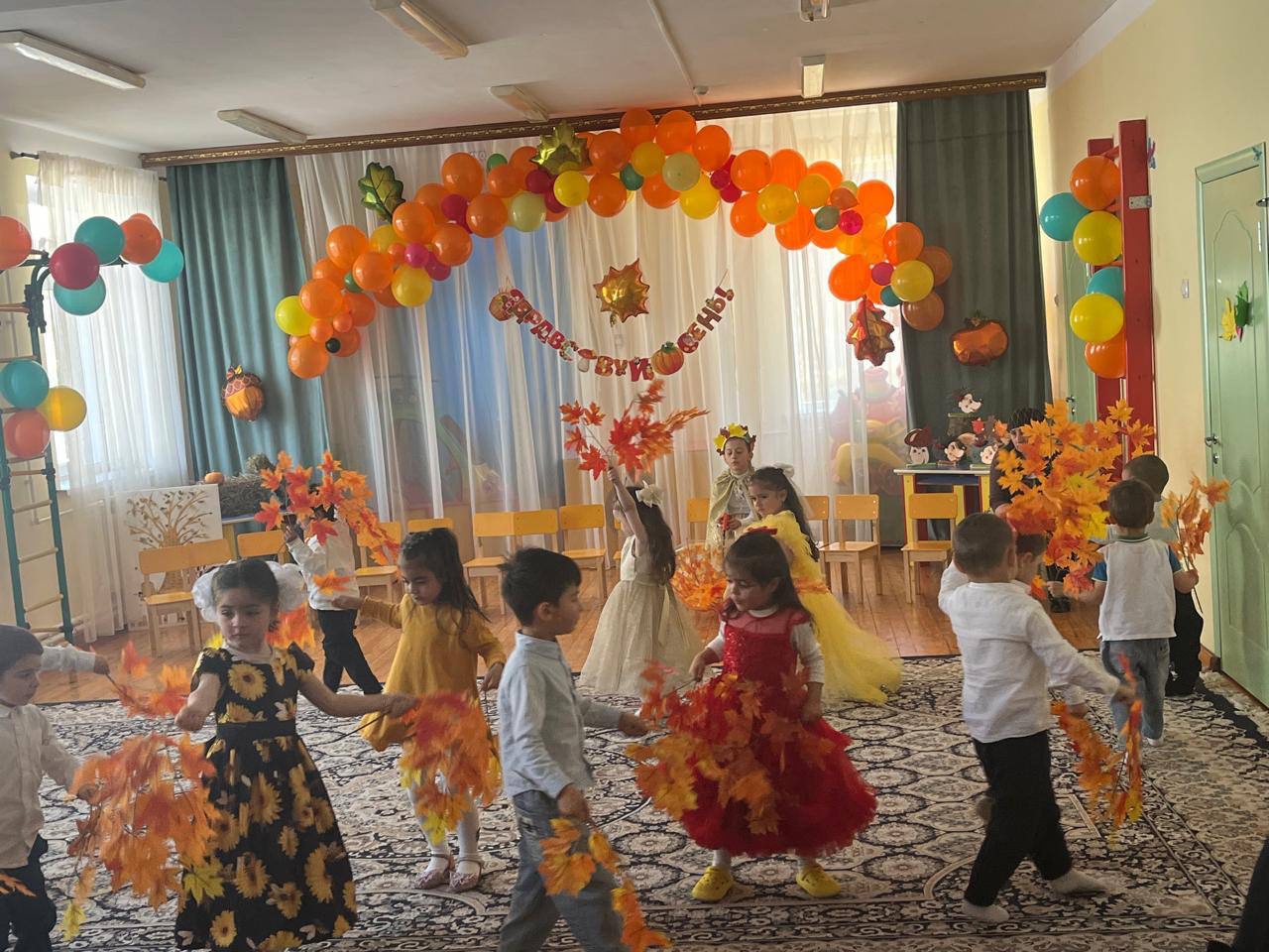 Совместный праздник " Золотая осень "